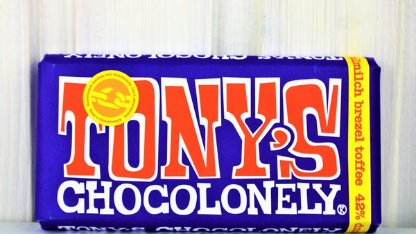 Tony's Chocolonely dunkle Vollmilchschokolade mit Bretzel und Toffee - MHD: 11.01.2023