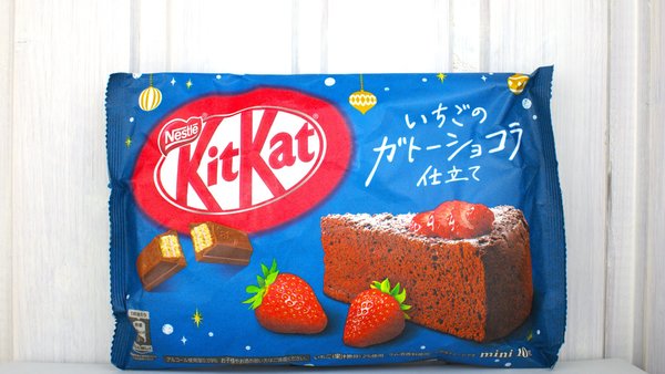 KitKat Minis Strawberry Choco Cake